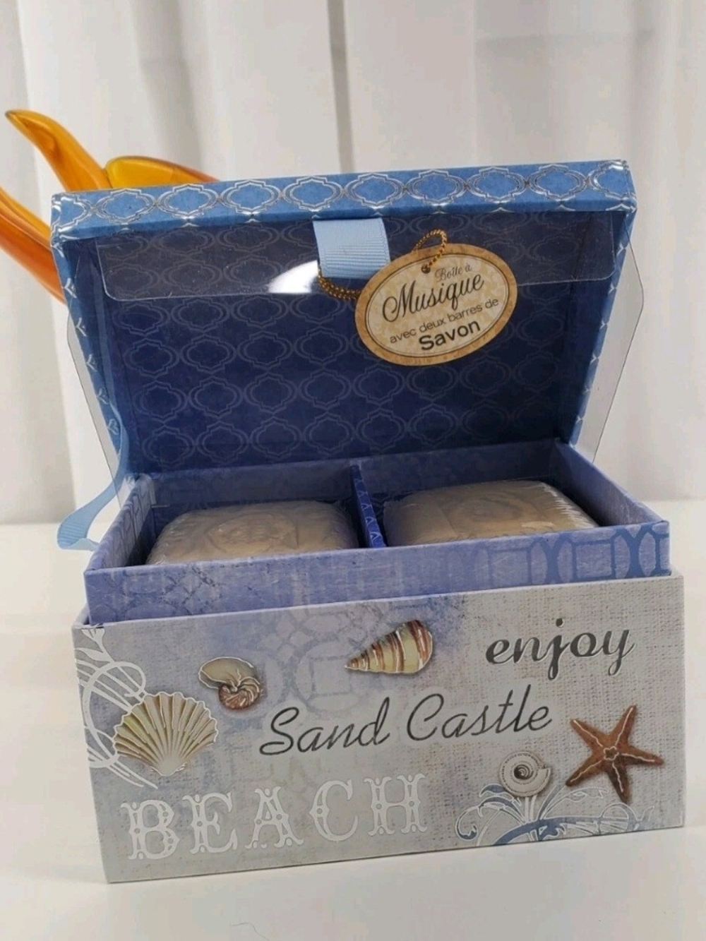 Mustique Luxury Handmade Almond Parfum Soaps Keepsake Music Box Plays Swan Lake